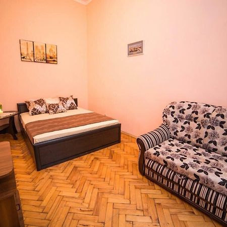Apartment On Teatralna 7 Lviv Extérieur photo
